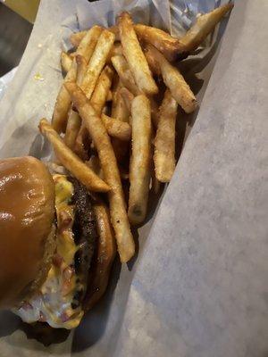 Pimento burger & fries