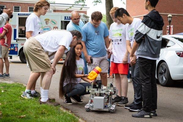 Kingswood Oxford's award-winning robotics team challenges students to collaborate and problem solve.