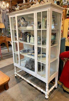 Gorgeous vintage china cabinet just right for all your holiday decor! Follow us on fb@ Pine Street Mercantile or IG@866_pine_st