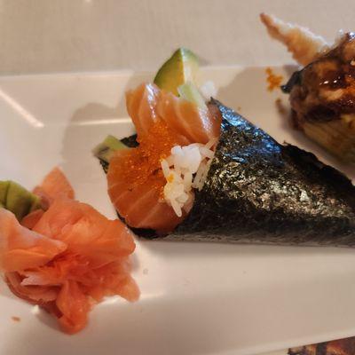 Handroll ~salmon with cucumber