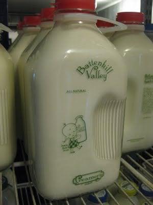 Hormones Free Farm Fresh Milk. Now also available in Glass Bottles.