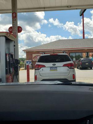 Busy gas station but plenty of pumps on Monday 8/12/2024