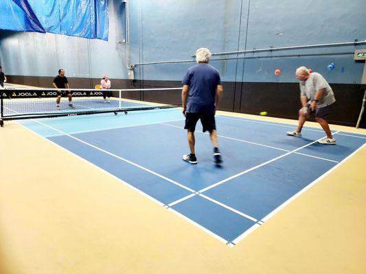 pickleball badminton Center