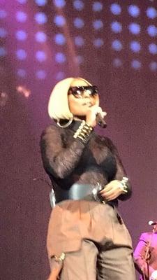 Mary J performing