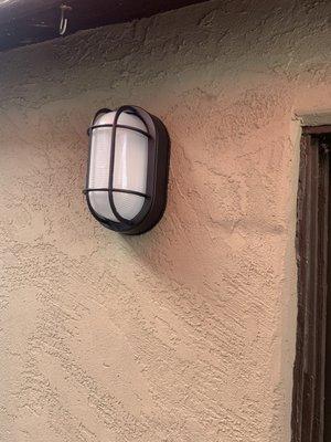 Outdoor sconce