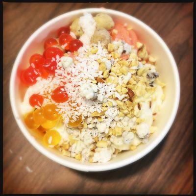 Large froyo with custom toppings