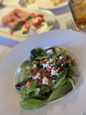 House salad with vinaigrette, candied pecans and goat cheese