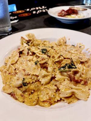 Farfalle with vodka sauce