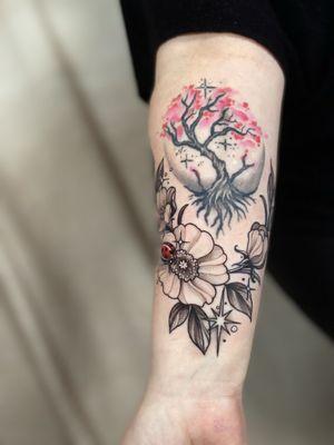 Flowers and ladybug done by Jayc. I love it!