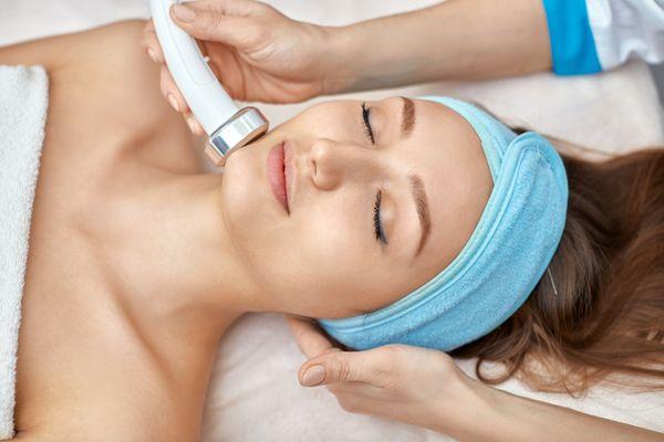 Ultrasonic facial