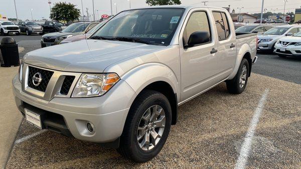 2021 Nissan Frontier / Light Silver