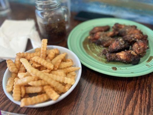 Jerk wings & fries