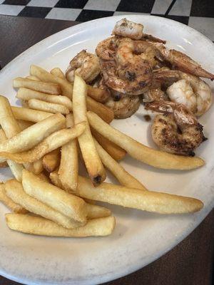 Grilled shrimp with fries