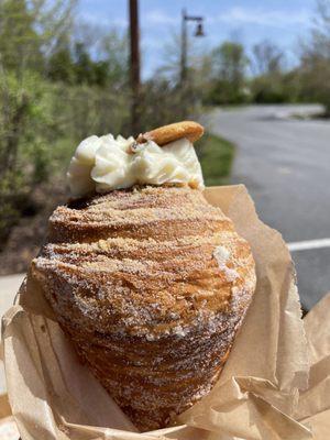 Banana cream cruffin