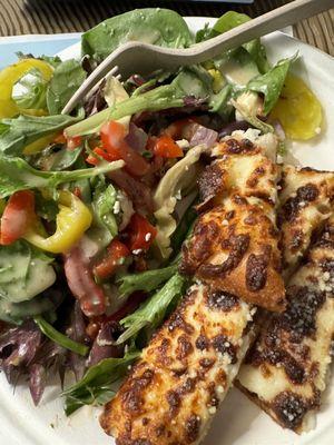 Greek salad and cheese bread