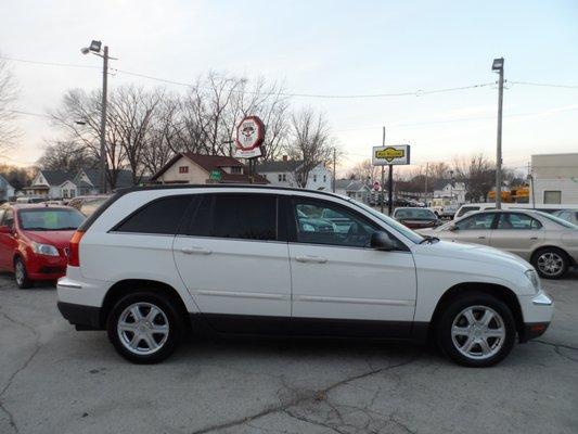 2005 Chrysler Pacifica Touring. $3487