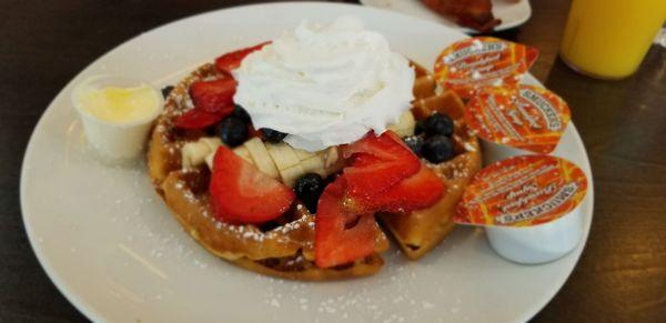 Waffle deluxe with strawberries, blueberries, bananas topped with whipped cream