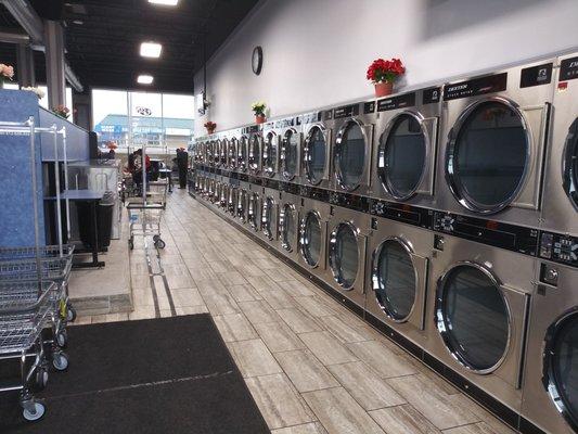 Very nice laundromat...!