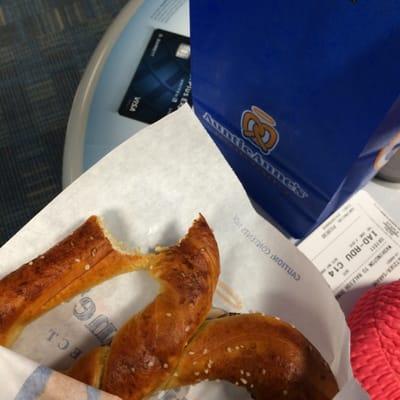 Warm Pretzel w/ salt