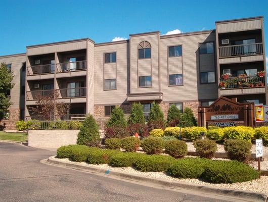 Offering 1 & 2 Bedroom Apts. in a convenient location close to the bus line, shops, parks, and Mercy Hospital.