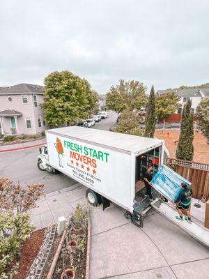 Looking for a stress-free move? 

Leave the heavy lifting to Fresh Start Movers! Sit back, relax, and let us take care of everything!