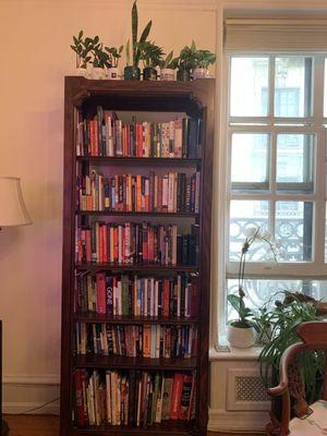 Gorgeous antique bookcase delivered without any issues.