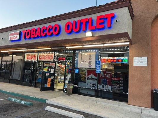 Tobacco Outlet Store Front (September 2022)