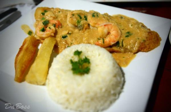 Fried fish with shrimp and crab sauce