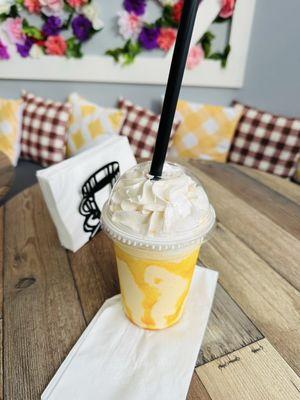 This was mine. The mango banana milkshake. The coconut pineapple milkshake looked the same way.