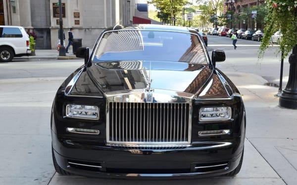 rolls royce ghost black for your special event