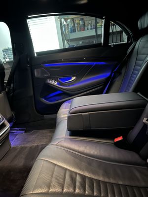 Mercedes Benz S-550 interior 2.