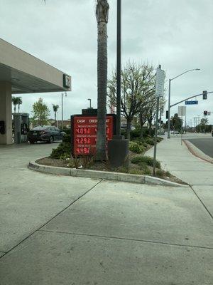 Getting gas at the cheapest price around in Newport