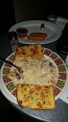 Way to redeem yourself Frog. Totally worth the wait! Shrimp fettuccine... Delicious!!!