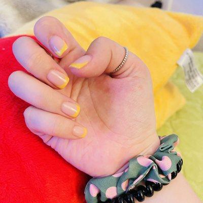 Dip french yellow nail design