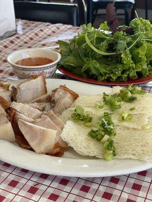 Banh hoi. Woven vermicelli with crispy pork belly