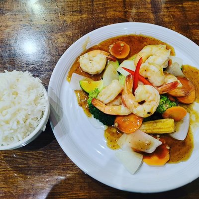 Black pepper shrimp and vegetables