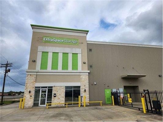 Alternate Beauty Image - Extra Space Storage at 8020 Eastex Fwy, Beaumont, TX 77708