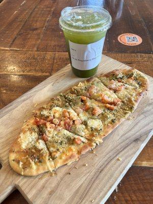 Tomato Pesto Flatbread, Peachberry Matcha Lemonade