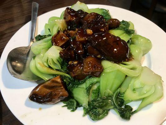 Sautéed Mushroom w. Bok Choy Photo credit @opentillfour