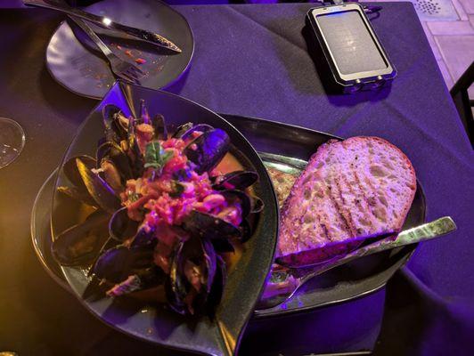 Mussels with tomato broth and toasted bread.