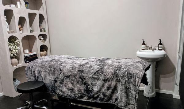 Spacious treatment room