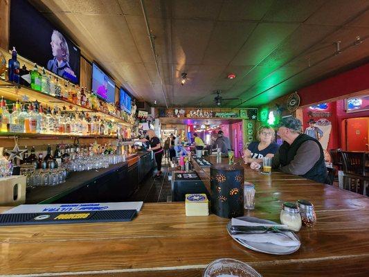 Bar area with 4 TV screens