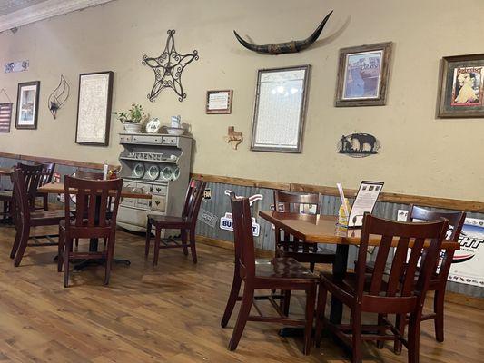 Dining hall (Mama's old dining room)