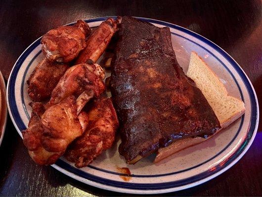 Ribs & Chicken Wing Combo Plate (5/5 stars)