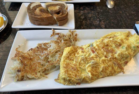 Veggie omelet with hashbrowns and rye toast