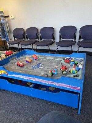 Kids play table