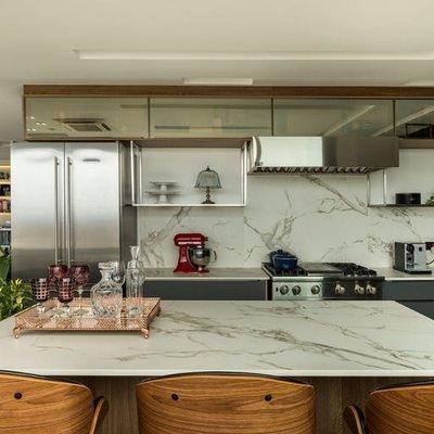 Quartz Kitchen and Backsplash