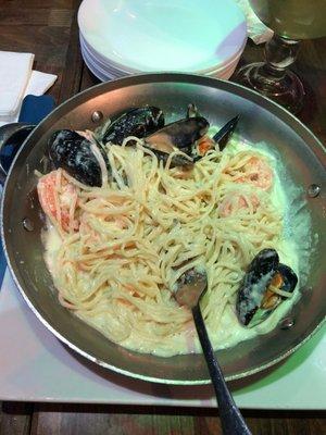 Seafood pasta white sauce