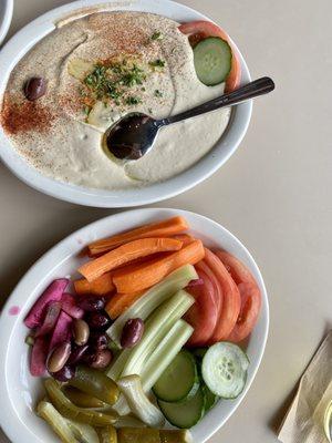 Hummus and veggie plate