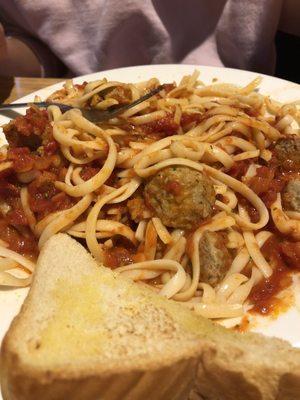 Spaghetti with meatballs and garlic bread